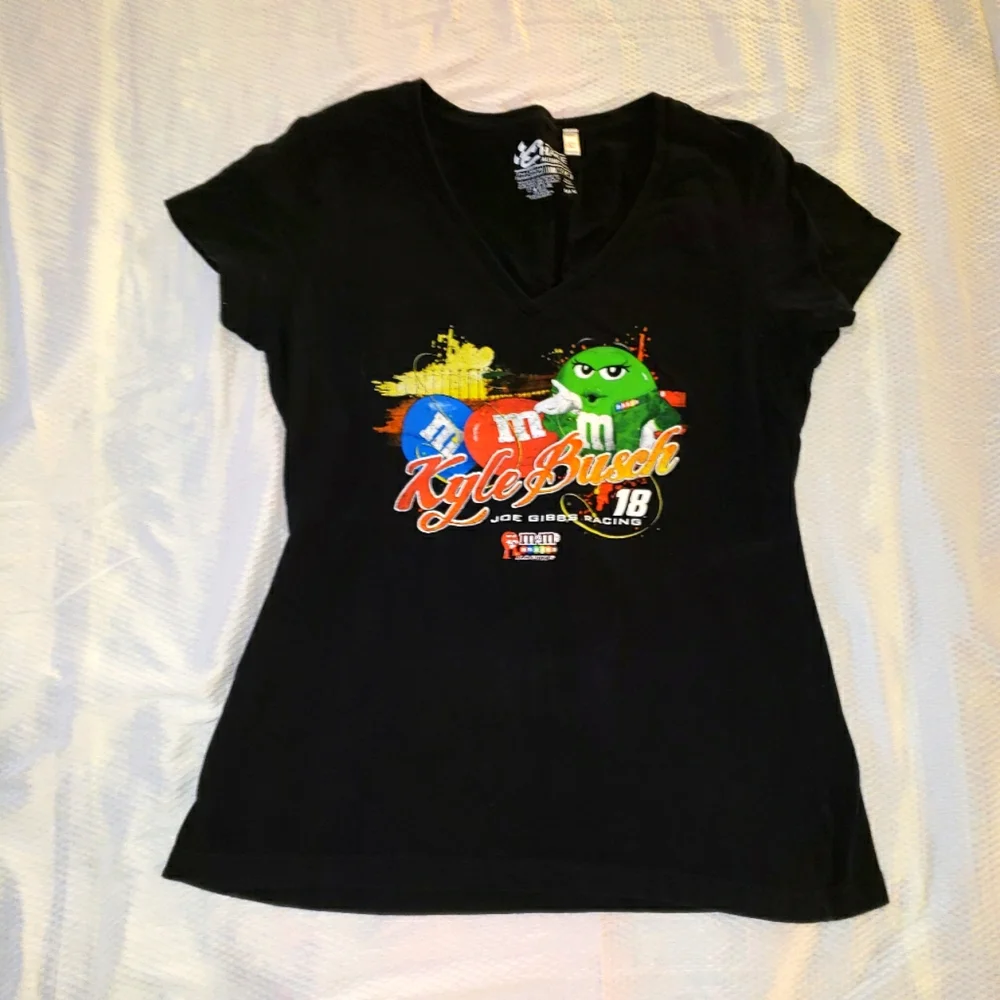 NASCAR Kyle Busch #18 tshirt - Picture 1 of 3